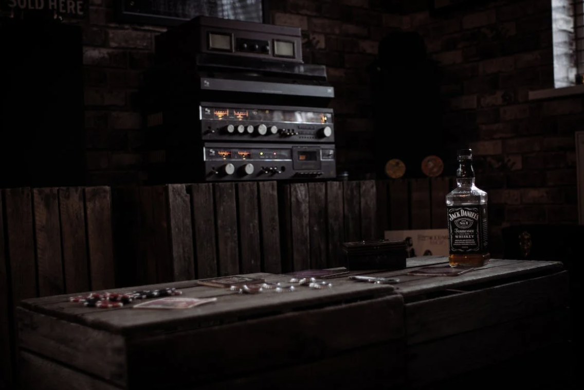 https://www.pexels.com/photo/jack-daniels-on-a-wooden-table-5461239/